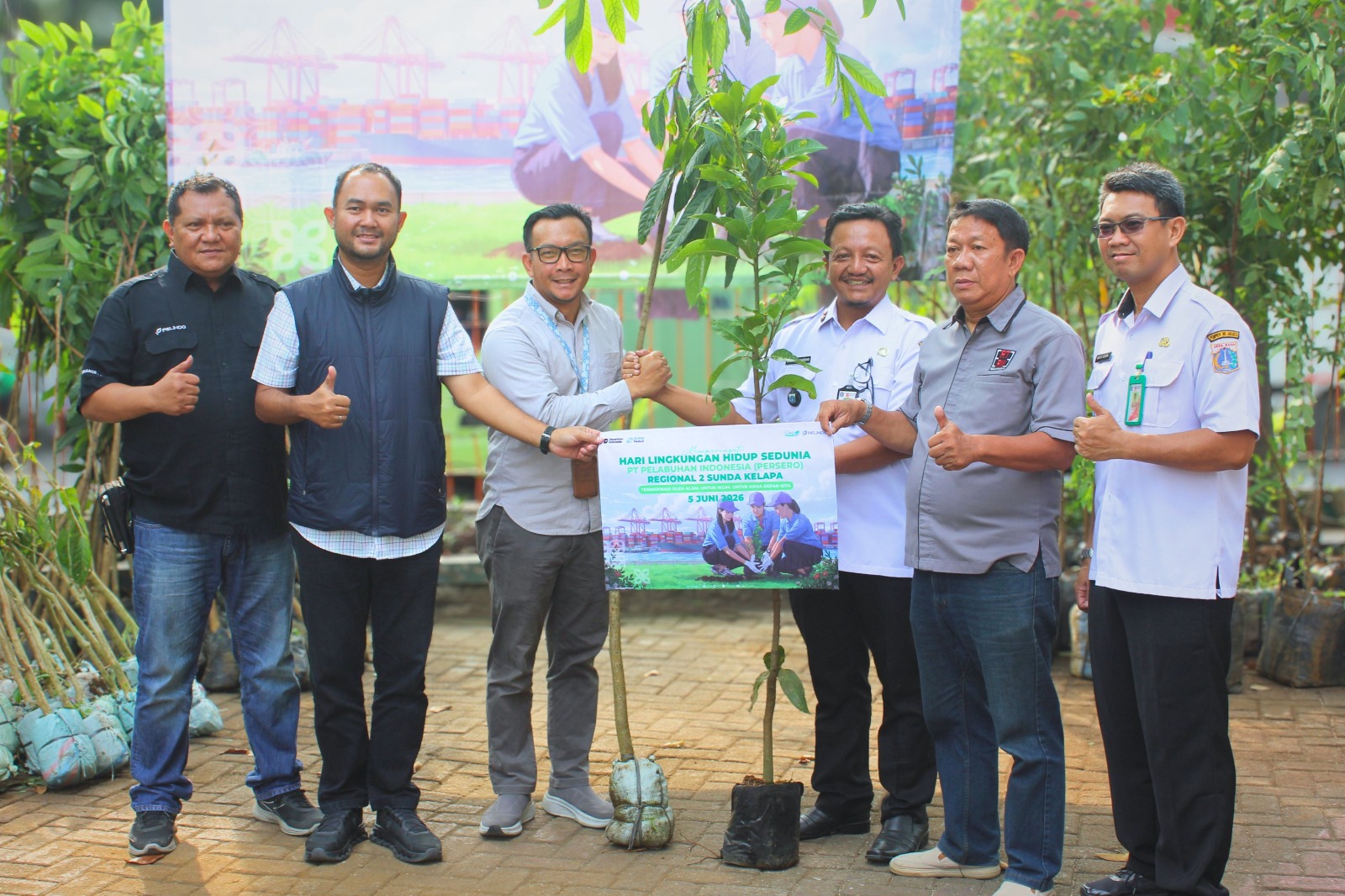 Dukung Program Lestari, Pelindo Regional 2 Sunda Kelapa Hijaukan Kawasan Penjaringan