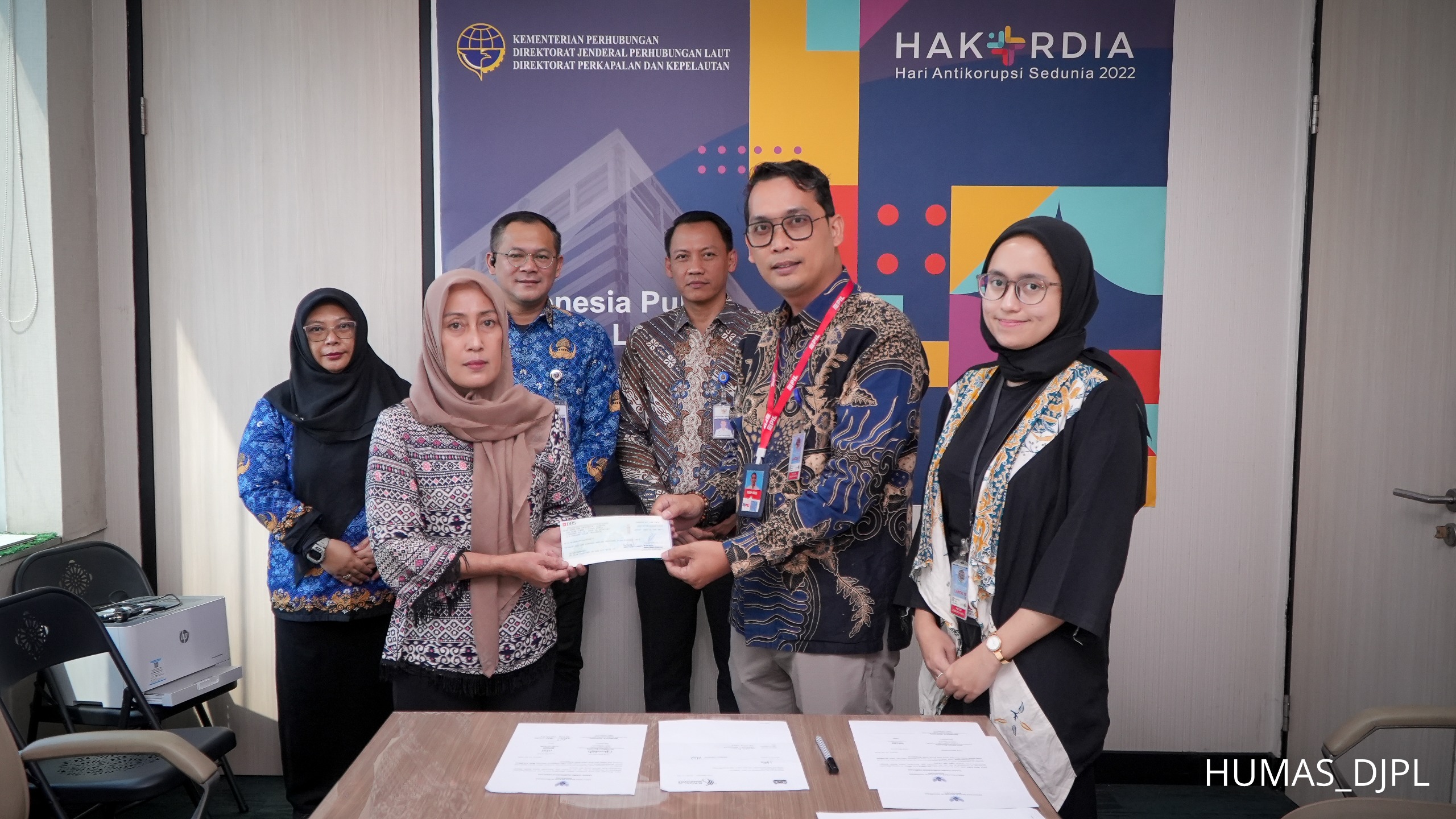 Kemenhub Fasilitasi Penyerahan Asuransi Ahli Waris Pelaut yang Meninggal Dunia di Singapura